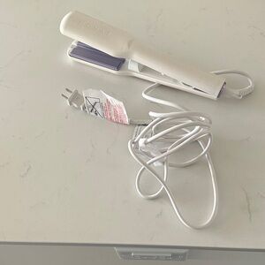 MONAT White Hair Straightener